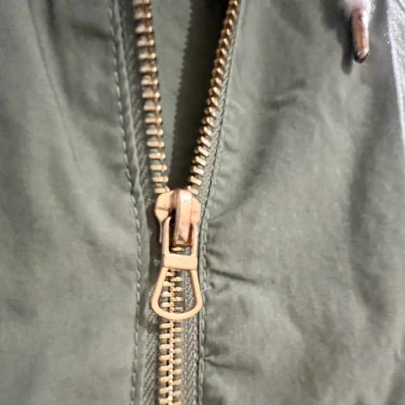 NWOT Forever 21 green lightweight coat size medium with gold hardware - Picture 6 of 11